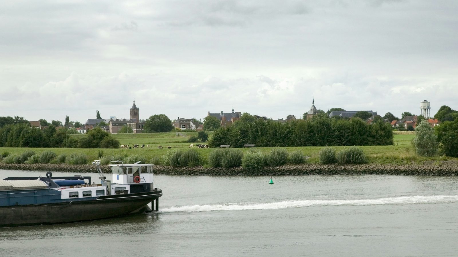Het Spanjaardsgat in Vianen met de Grote Kerk